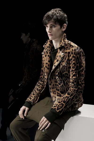 Look 3